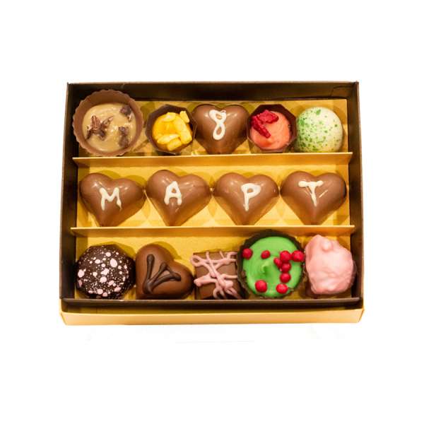 Кутия шоколадови бонбони 8 март