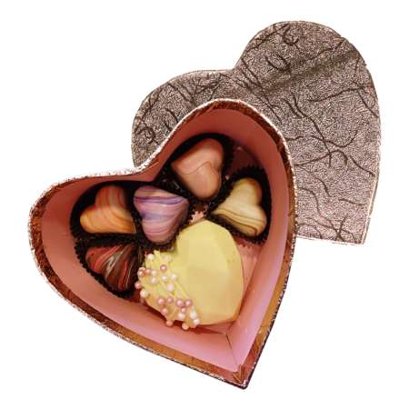 Кутия "Любов" с диамантено сърце от бял шоколад