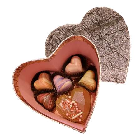 Кутия "Любов" с диамантено сърце от млечен шоколад