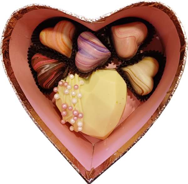Кутия "Любов" с диамантено сърце от бял шоколад