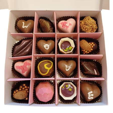 Ръчно изработени бонбони "Love" млечен шоколад, 16 бр.